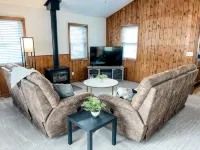 Cozy Home-Close to Lake & Centrally Located! - Wifi