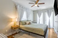 6 KING Beds + Walk to Streetcar + Balcony - Alloggi