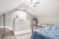 RENOVATED LUXURY 6000 sqft Mansion in Downtown Orlando SLEEP 14 NEAR Theme Parks