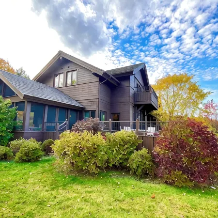 World-Class Mountain View Villa @ Trapp & Stowe with Exclusive Amenities