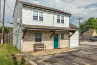 Tulsa Getaway w/Pergola-Grill-TV's & Personal AC/Heater in Every Bedroom