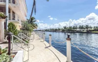 Modern Coastal 2Br on Intracoastal • Walk to Beach - Condos