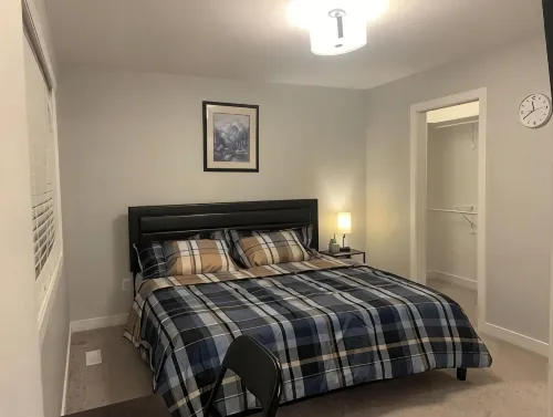 Exquisite 3 BR Villa with Double Garage-King Bed