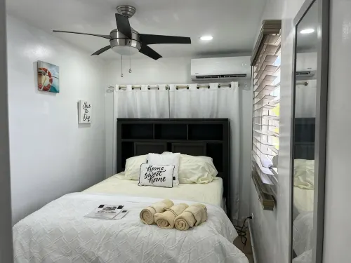Sunset Villas "Good Morning" Tiny Home Container - Homestays