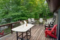 Muskoka Lakefront Cottage w/ Dock, Kayaks & Canoes • Family Getaway