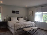 WALK TO VILLAGE LOCATION, NEW POOL, FAMILY COMPOUND! - Balkon