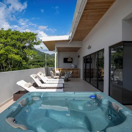 Spacious 7 Bedroom Luxury Villa Steps From The Beach, South Jaco!