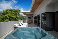 Spacious 7 Bedroom Luxury Villa Steps From The Beach, South Jaco! - วิลล่า