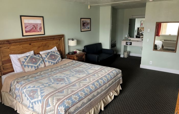 Four Corners Inn