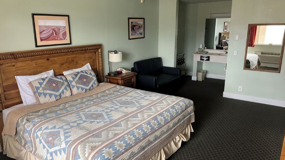 Four Corners Inn