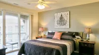 Executive 3 Bedroom Condo. Amazing Lakefront Views. Top Floor.  No Stairs. - 4 星級
