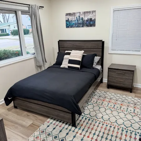 Family fun-house w/POOL & Game Room, 5 min from Airport and Rosement attractions