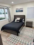 Family fun-house w/POOL & Game Room, 5 min from Airport and Rosement attractions - Pools