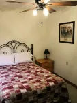 Stones Throw from Giant City Park, Wineries, Hiking, Biking, Hunting and more.