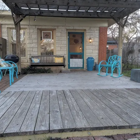 Charming bungalow near downtown Round Rock! High speed Wi-Fi!