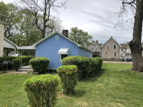 Walking Distance to the Falls, Casino, and Canada - Homestays