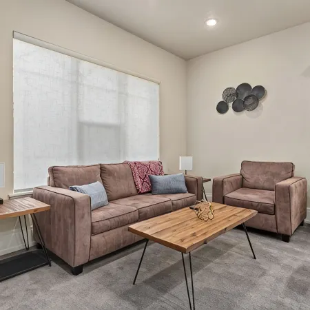 Work Here!! King Bed, 400+ Mbps WiFi, BYU