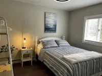 市中心和密歇根州湖灘私人熱水浴缸、戶外電視度假屋! - 4 星級