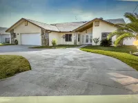 Canal Home 3Br 2BA with Salt Water Heated Pool and Boat DockDiscounts Available - ブティック