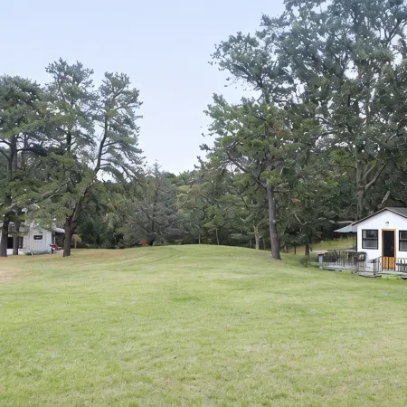 Small One Bedroom Private Cottage on Large Quiet Property.