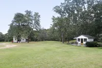 Small One Bedroom Private Cottage on Large Quiet Property. - 4-Star