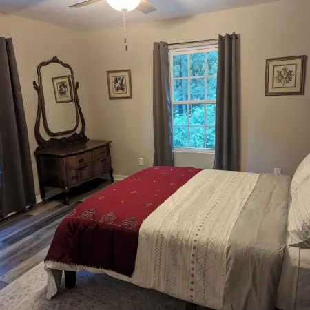 Hillside Abode in the Heart of Historic White Springs and the Suwannee River