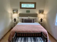 Cabin on French Quarter Creek with boat ramp and beautiful view - Homestays