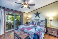 Lake Sinclair Getaway + Rooftop Patio - 4-Star