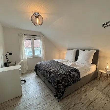 BlackNCozy - Design apartment with box-spring bed and balcony