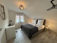 BlackNCozy - Design apartment with box-spring bed and balcony - 3星級