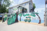 Lakeside Vibe- Brand new - Homestays