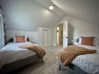 The Ridge Retreat - Walkable and HGTV designed! - พร้อมระเบียง