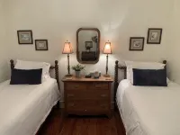 Three Bedroom, Sanitized, Pet Friendly Bungalow - Bungalows