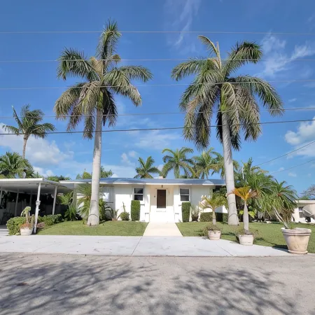 Fisherman's dream!!, Privacy, Heated Pool,Hot Tub, 50' Dockage, Tiki, pets ok,
