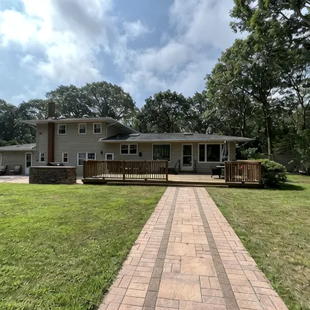 Cozy Hamptons get away, pool, minutes from beaches, shops, restaurants and more!