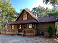 4BR & 3.5BA Cabin near Toccoa River with Hot Tub and Game Room! - 2 tähden