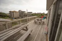 HATTERAS VILLAGE 4 BEDROOM - WALK TO OCEAN, MARINA, SOUND - Wifi