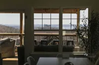 Hilltop Haven: Lakeview, Indoor & Outdoor Pool, Hot Tub, Pickleball & Basketball - 4 stelle