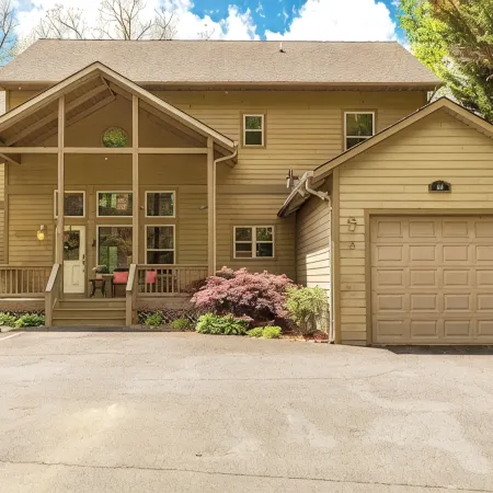 Large, Luxury Condo in Gated Community with Mountain & Golf Course View