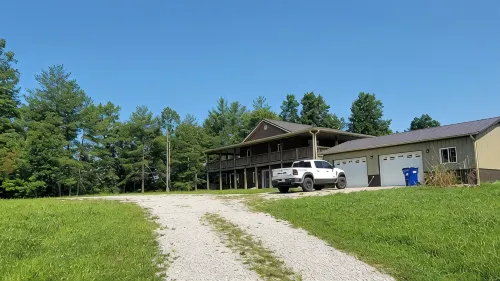 Farmhouse by the Lake with FAST Fiber Internet + Washer/Dryer! - balcony