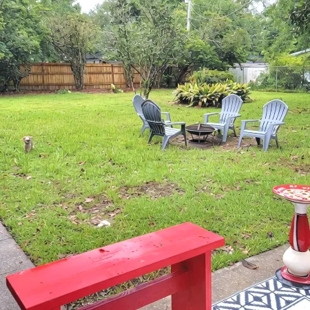 Magnolia Gnomes and Gardens, Large Fenced yard and Pets Stay Free!!