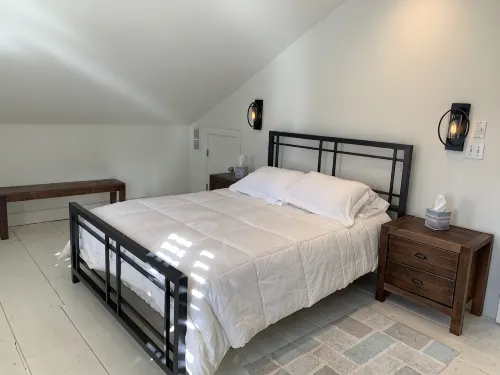 Exceptional location footsteps to beautiful downtown Mystic w/private driveway - キッチン