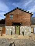 Rustic Tobacco Barn Cabin in the heart of Yadkin Valley Wine Country - Chalets