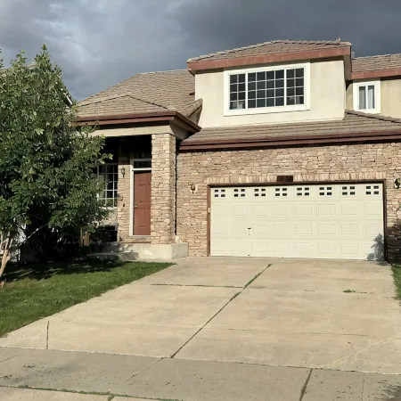 3 Bedroom Home in Golf Course Community. Short Distance to Airport.