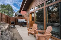 Bobcat Bunkhouse in Estes Park-3 Bed Family Retreat with Wi-Fi A/C Games Hot Tub - 4-نجوم