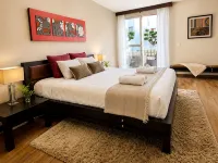 Lux Villa with Year-Round Heated Pool, beautiful outdoor space & Game Room - Wifi