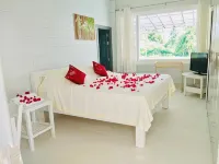 The Sunny Hill: Ultimate Private Luxury Estate - WiFi