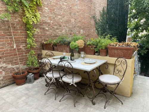 ELEGANT APARTMENT WITH TERRACE IN THE HEART OF THE HISTORICAL CENTER OF LUCCA - شقق