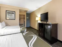 Quality Inn & Suites - Parking