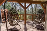 Mountain Escape w/ AC Near Village w/ Private Lake Trail Access, Deck & BBQ - Gym